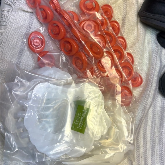 Infantino Fresh Squeezed Food Maker and Storage Pouches - Picture 4 of 7